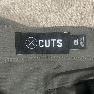 Cuts Clothng Woman’s dress pants